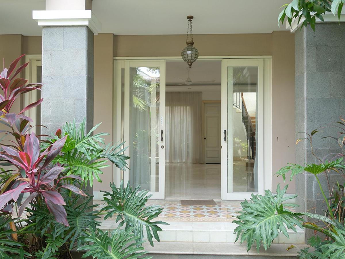 Saffron Suites Syariah Jakarta Exterior photo